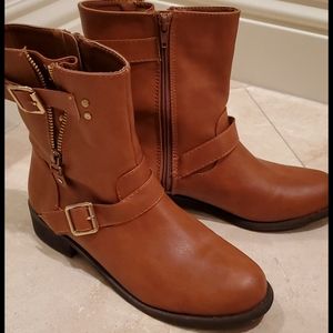 Bucco ankle boots